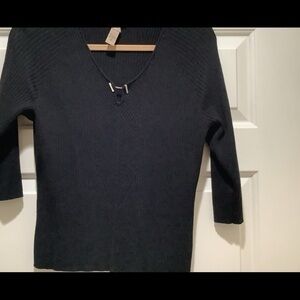 IE Petite L black Top